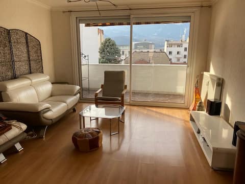 Bright and spacious T3 with open views
