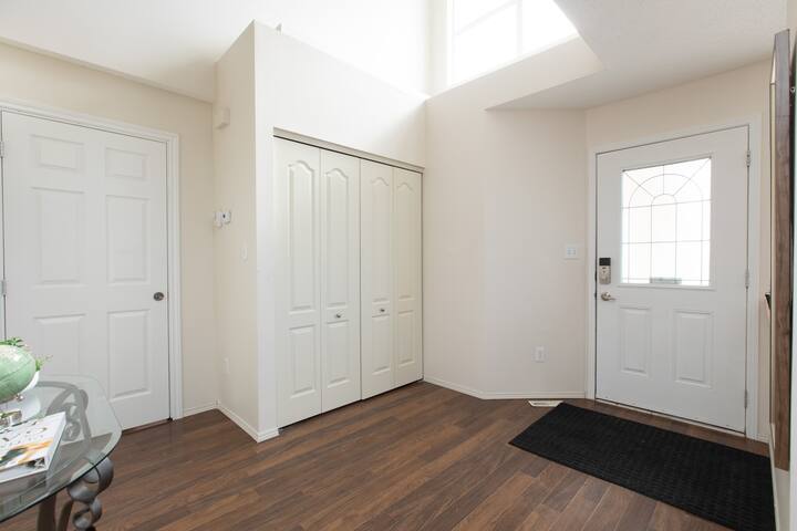 Marvellous House / 2 min to University of Manitoba gallery image 3