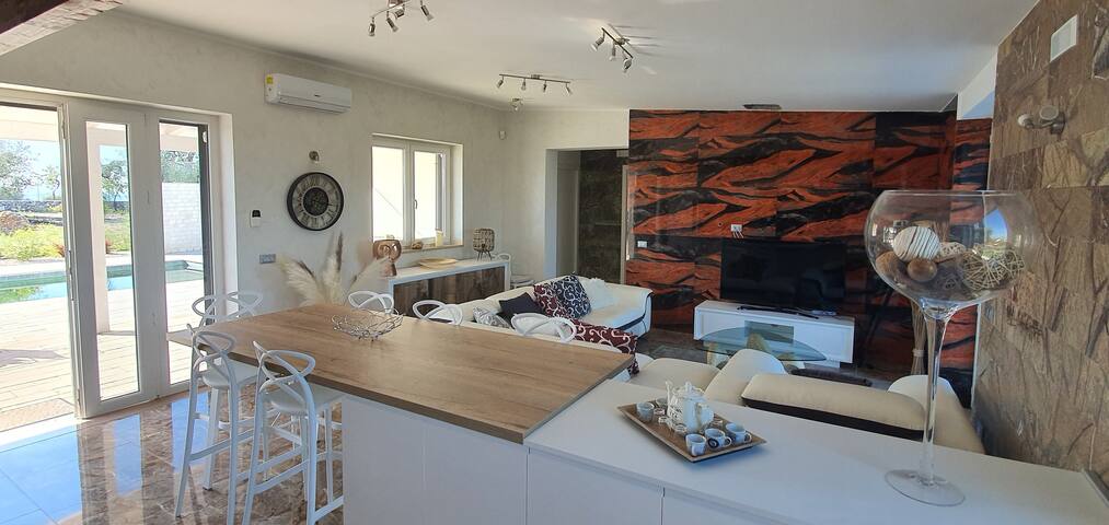 Mansion Between the sea and the hills of Puglia gallery image 3