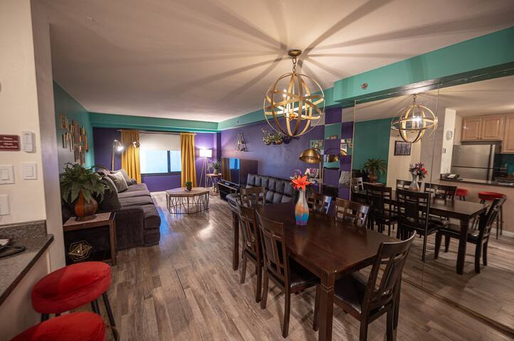 Stay Together on The Strip – 2 Bedroom Apartment gallery image 2
