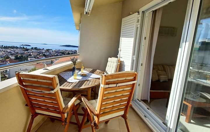 Apartman S Prekrasnim Pogledom, Besplatna Garaža - Rogoznica