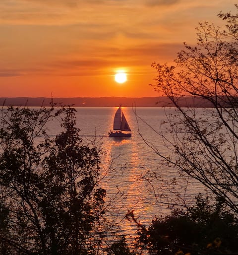 Vintage Waterfront Cottage with Stunning Sunsets