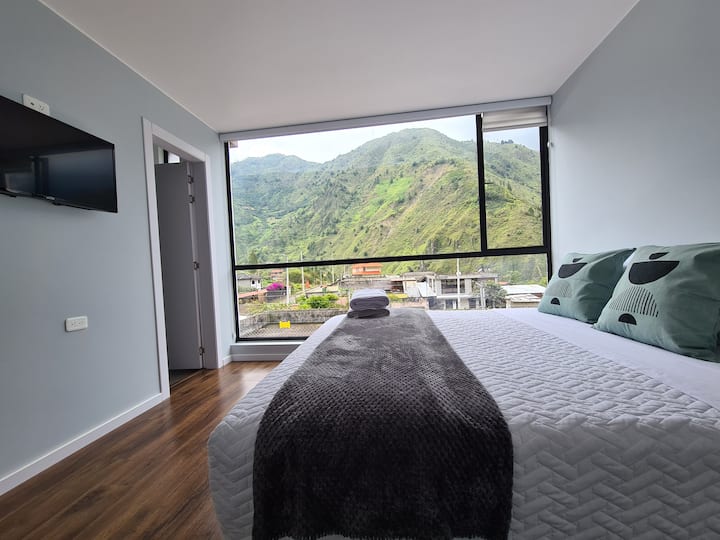 ห้องนอนใหญ่พร้อมทีวี