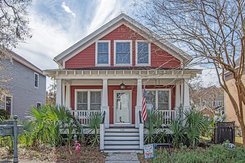 Popular Airbnb listing: Big Red in Park Circle,3bd/2bth craftsman w/ prchs in North Charleston