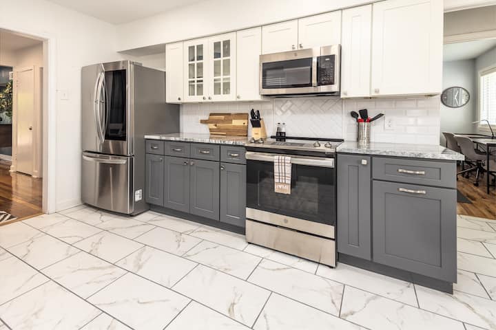 Walkable 3 bed in East Memphis, EV Car Charger.