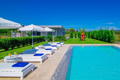Anchor Villas * Private pool (for up to 22 guests)