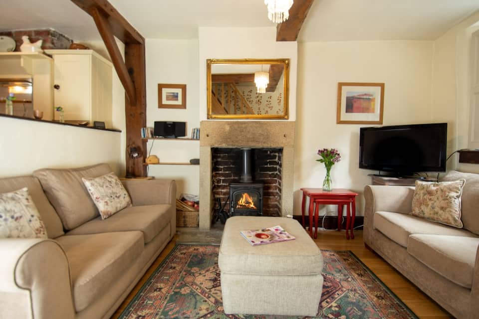 Characterful 2 bed cottage in excellent location — photo 1