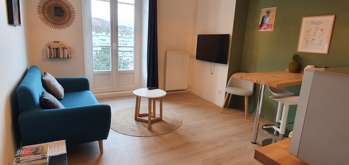 Annonce Airbnb populaire: Small slice of heaven in Royat à Royat