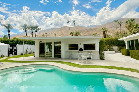 Top Airbnb: Dream Mid Century Modern Compound in Palm Springs