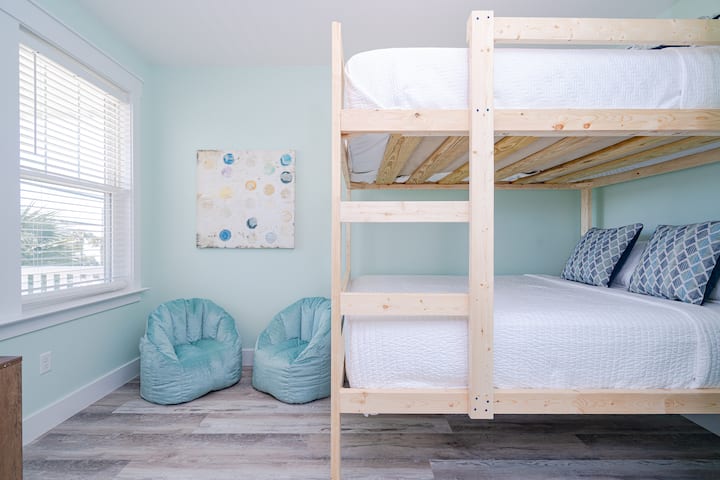 One of the two bunk rooms with Queen over Queen beds. Spacious with Gulf views.