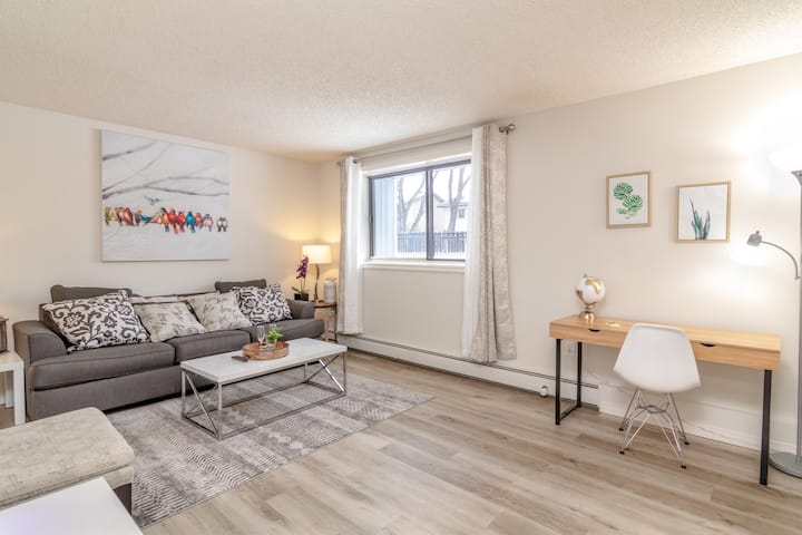 Quiet Lawson Heights 1-brcondo Free Wifi & Parking - Saskatoon