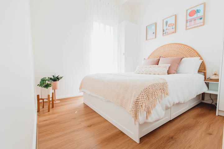 Second Bedroom (Queen Bed)