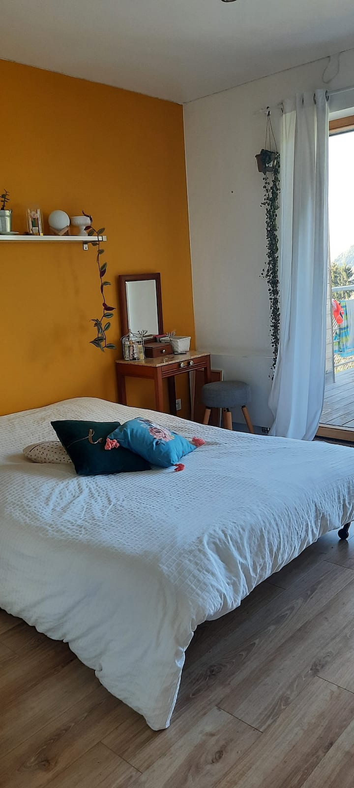 غرفة نوم 2: 140 × 190 سرير