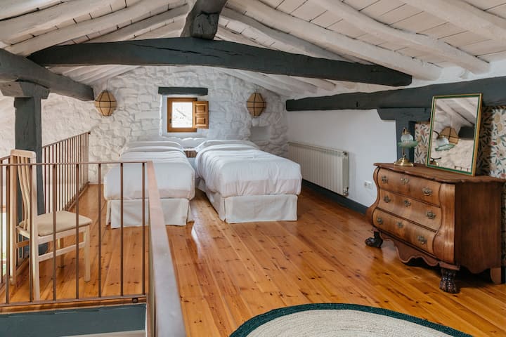 Habitación dos camas nube.