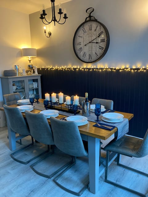 Modern four double bed property