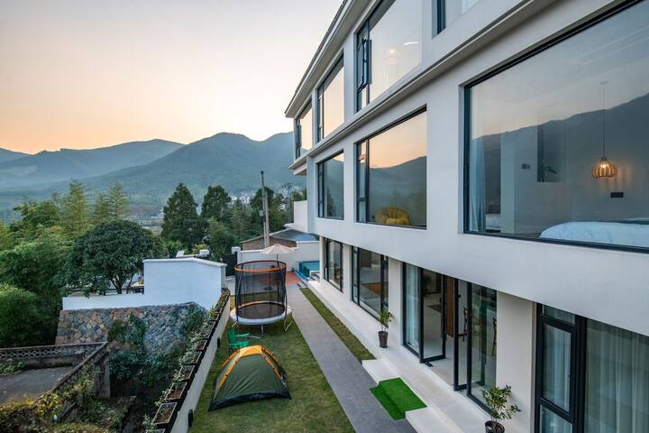 Listings From 莫干山山中溪泸