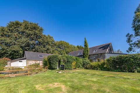 Set of 3 cottages in the heart of a renovated farmhouse