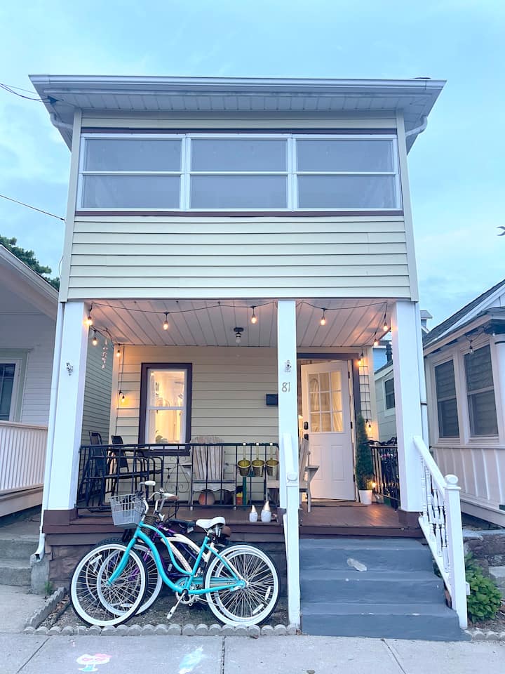 Cakepop Surfer Cottage