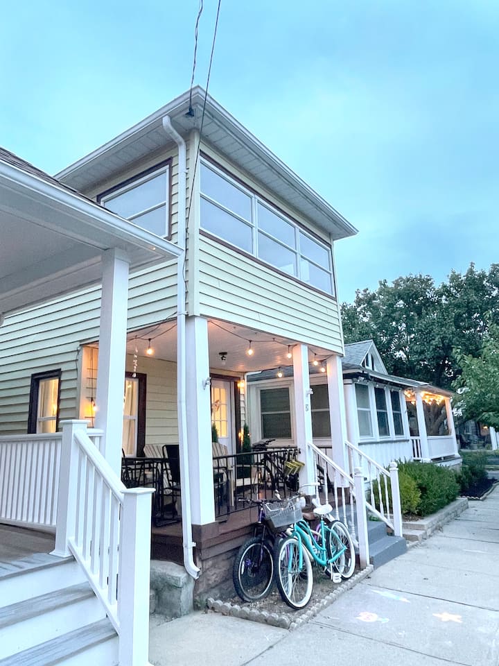 Cakepop Surfer Cottage