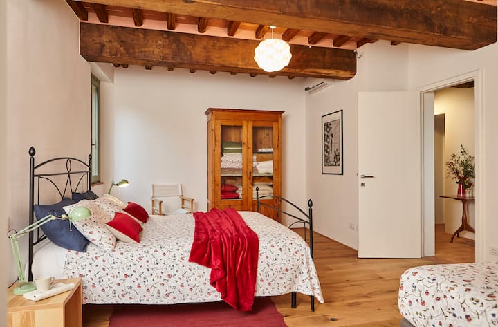 ห้องนอนหลักพร้อมห้องน้ำในตัว