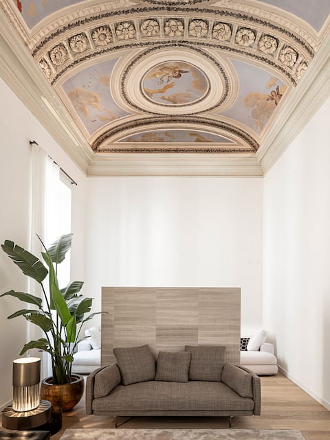 Luxurious apartment in XVI century building