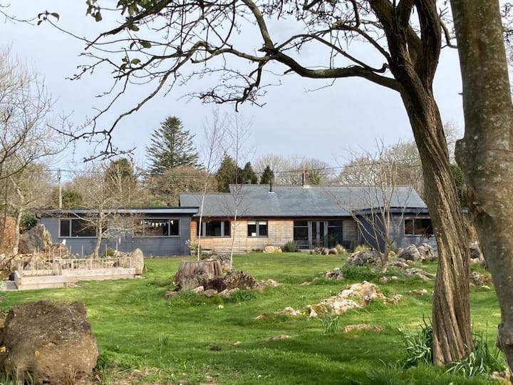 Beautiful modern home set within spacious garden Houses for Rent in