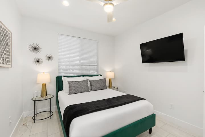 Queen Bedroom