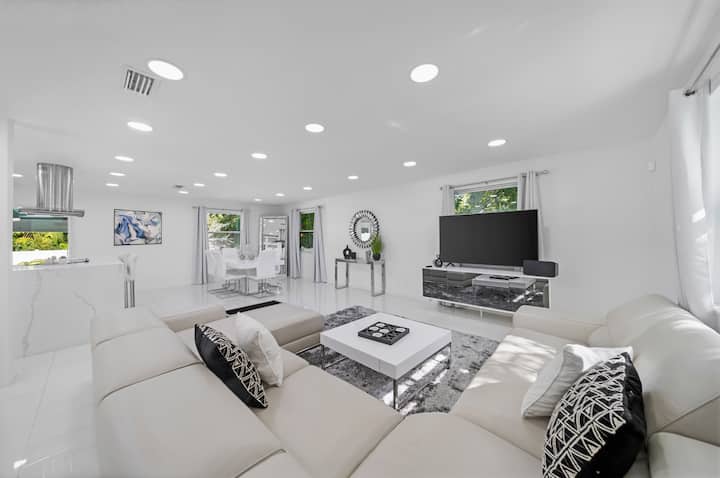 Large Modern Million Dollar Mansion Pool & Hot Tub - 마이애미