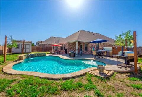 Bright Stylish 3 BR Home w/ Private Pool & Hot Tub