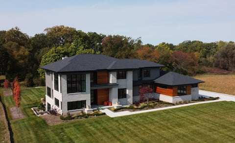 Beautiful, new 7 bedroom Ann Arbor luxury home