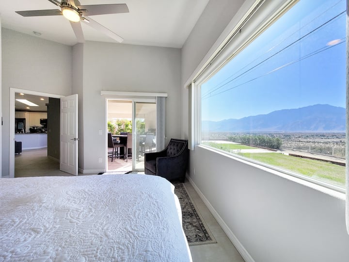 Propósito construido para disfrutar de nuestra ubicación privilegiada y vistas desde la comodidad de la cama.