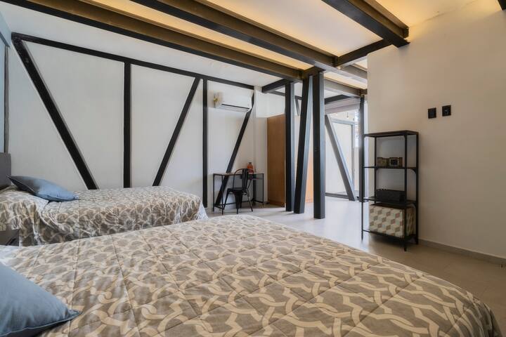 3Ph Amazing 2Bdrm 2bath private terrace fits 10 gallery image 4