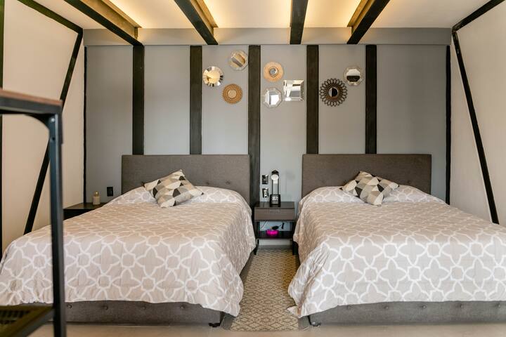 3Ph Amazing 2Bdrm 2bath private terrace fits 10 gallery image 3