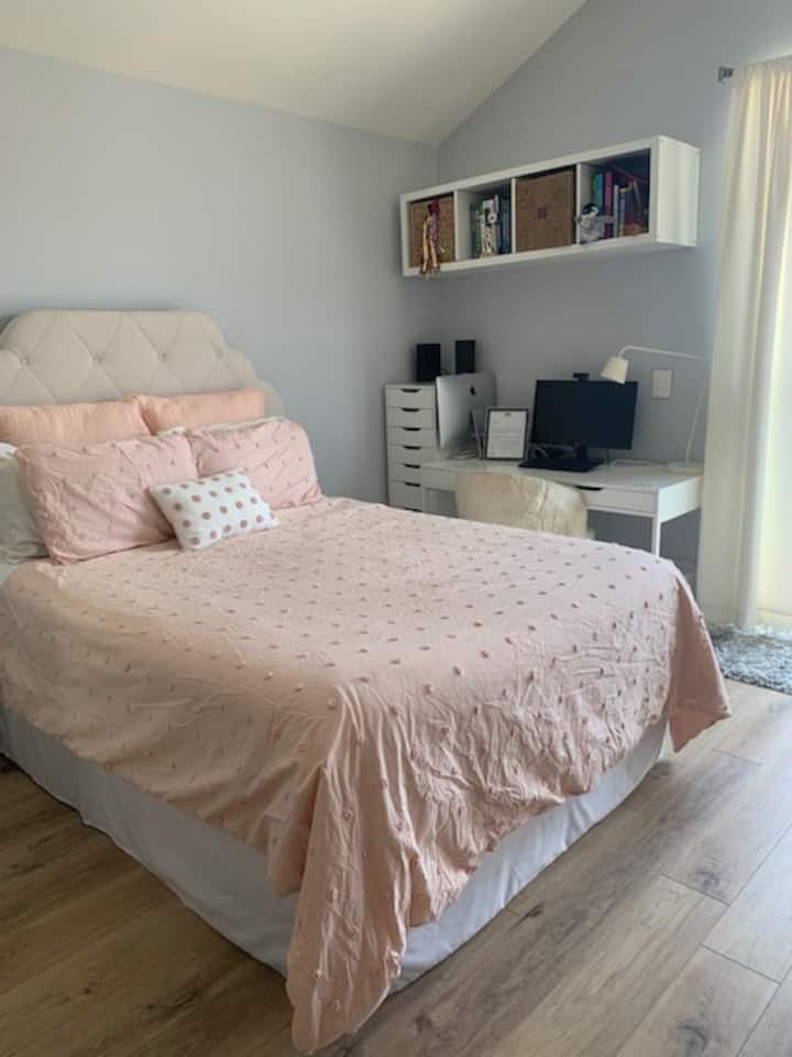 Dormitorio de arriba - cama tamaño queen