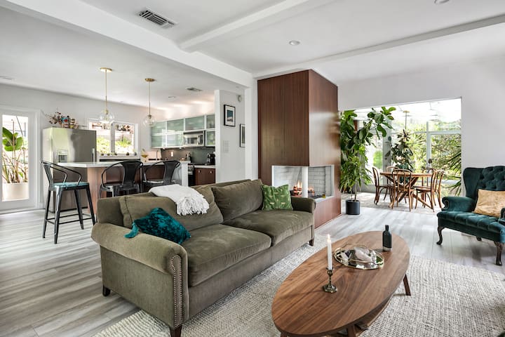 Mid-century hideaway in Hollywood Hills