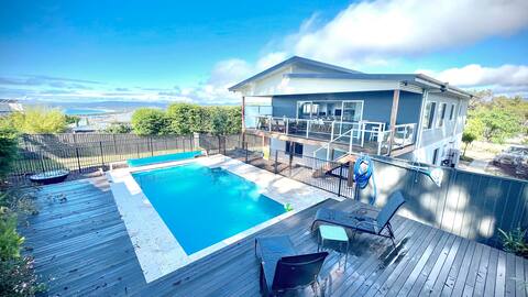 Allawah - 5 bedroom luxury home with a pool