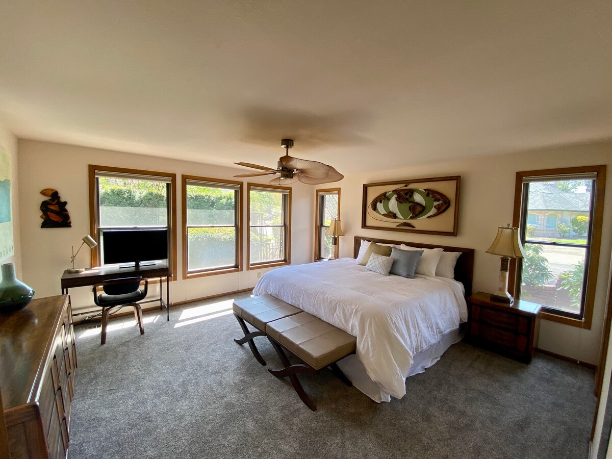 Dormitorio #1 - Dormitorio principal grande #1 con cama king, área de escritorio, baño principal, vestidor