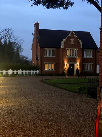 Beautiful Home Essex gallery image 3