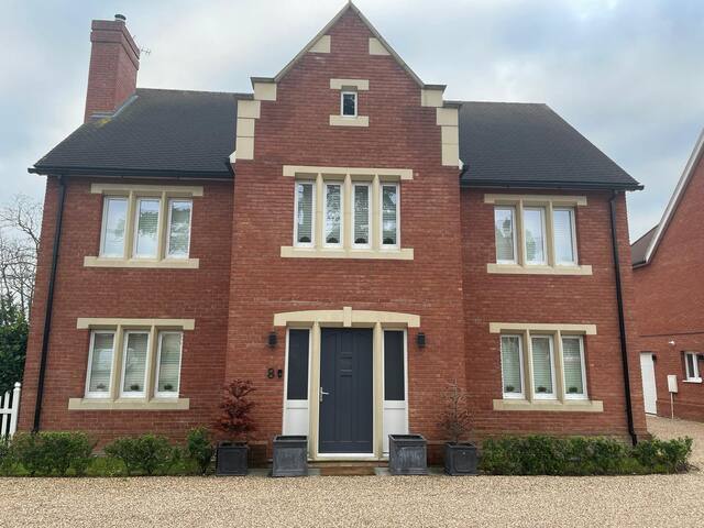 Beautiful Home Essex gallery image 2