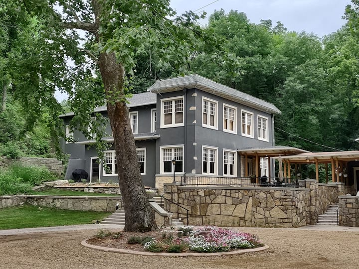 Historic Sycamore Springs 10 Bedroom Guest House Villas for Rent in