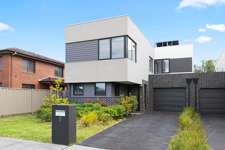 Domi Rentals – The Main Residence