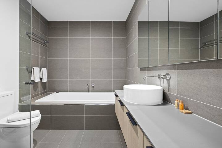 Domi Rentals – The Main Residence gallery image 5