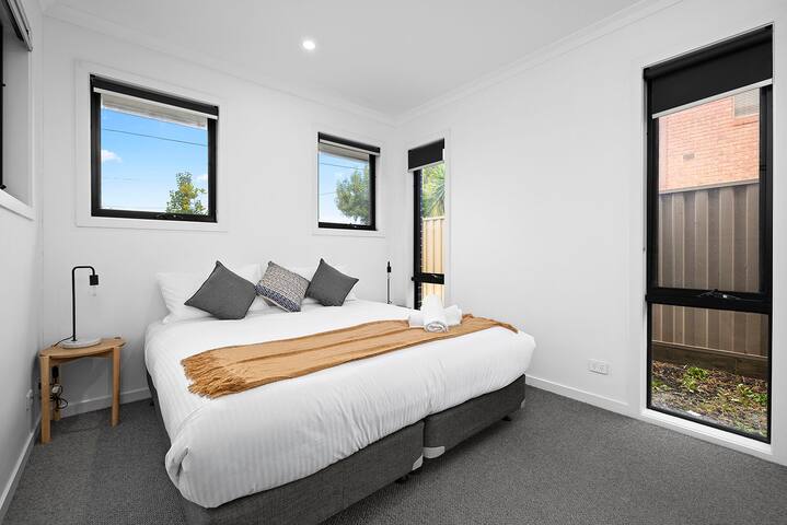 Domi Rentals – The Main Residence gallery image 4