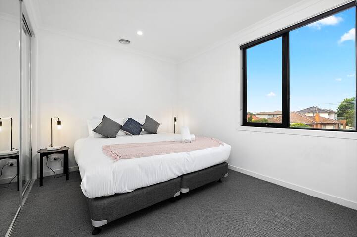 Domi Rentals – The Main Residence gallery image 3