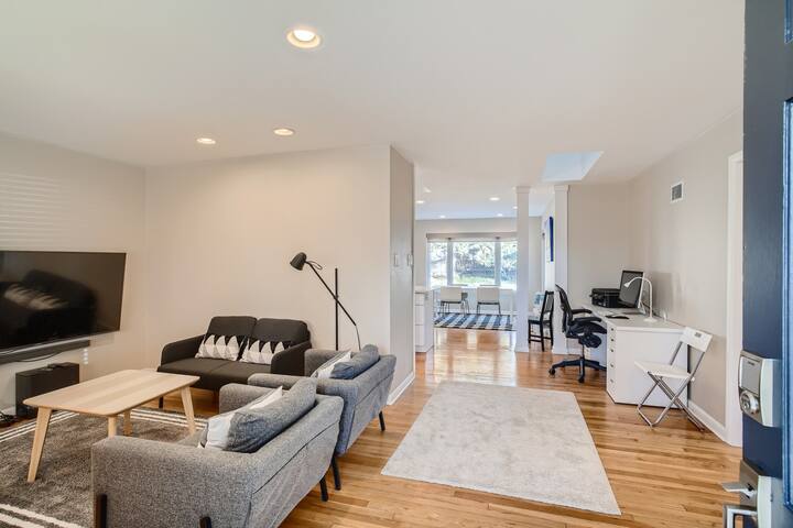 Family Friendly I Near DU I 3bd Single Story Ranch gallery image 2