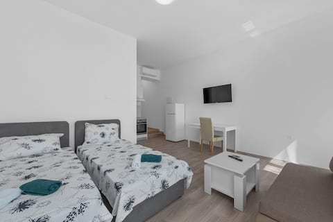 Top Airbnb: Mima studio apartment 3 in Mjesni Odbor Potok