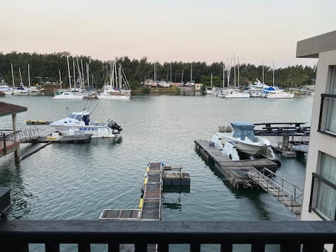 Beautiful 2-bedroom unit on the waterfront
