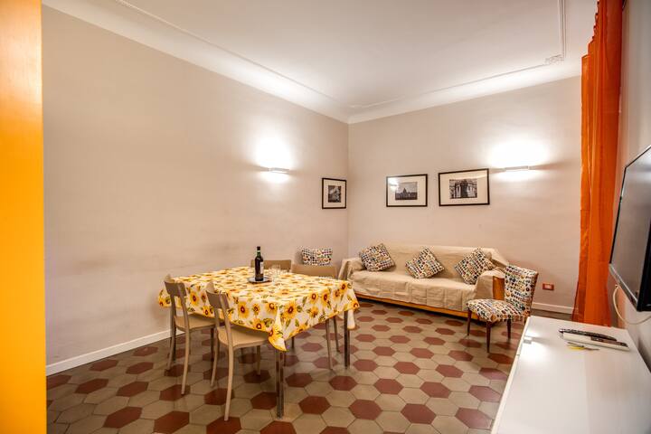 Large 10 people Apartment in Trastevere.