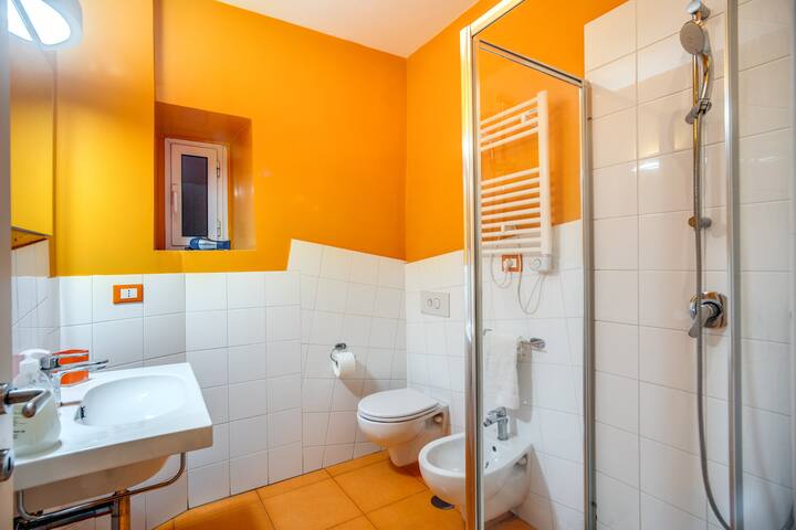 Large 10 people Apartment in Trastevere. gallery image 5