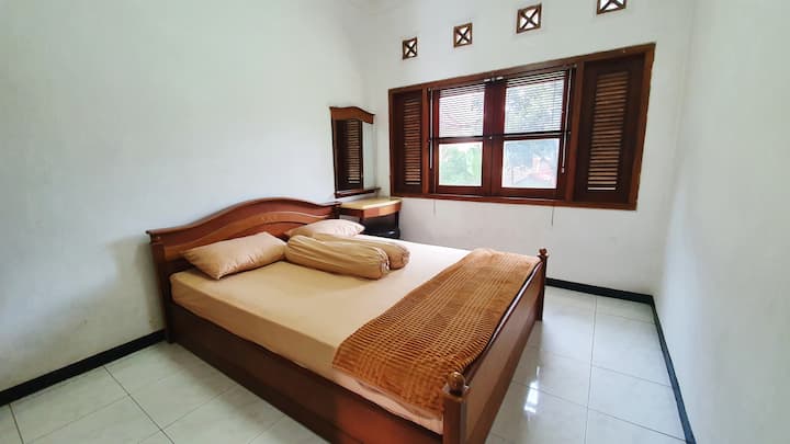 Трета спална соба (брачен кревет (широк 150-179 см)